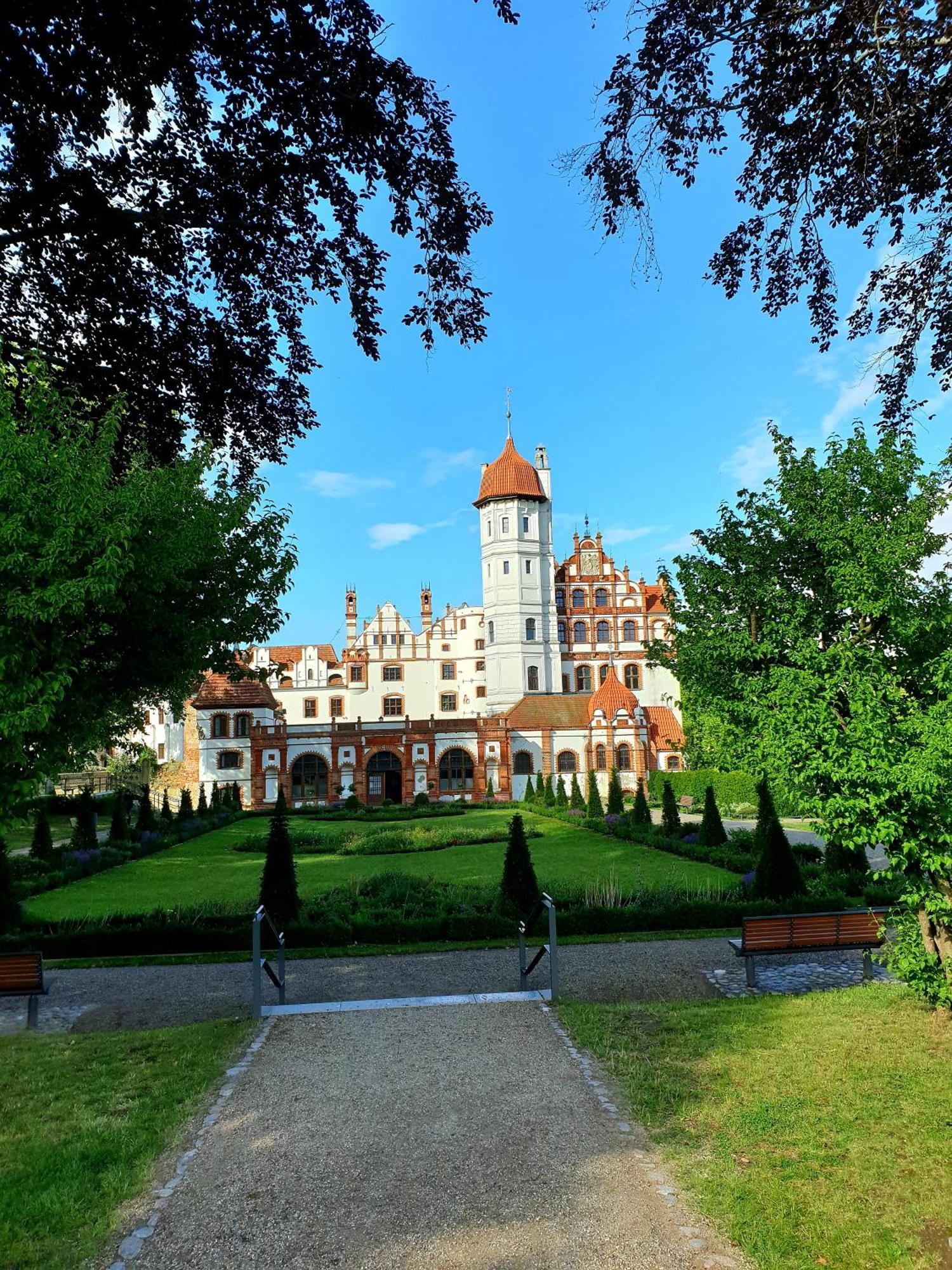 Farmer Basedow Hotel 4*
